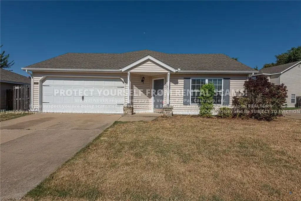 1137 S Holland Drive, Fayetteville