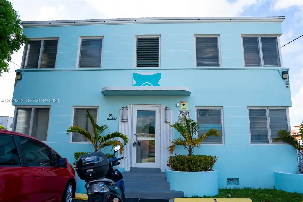 855 Sw 7th St, Miami