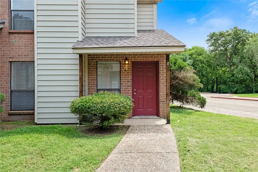 1904 Dartmouth Street S4, College Station