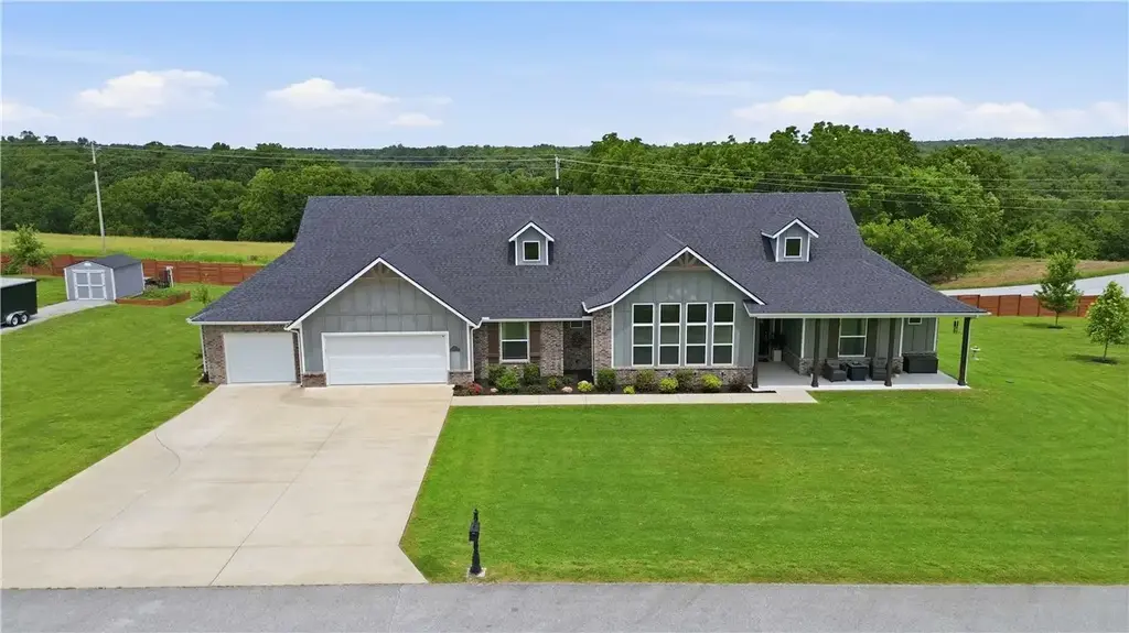 18850 Patriots Dream Drive, Siloam Springs