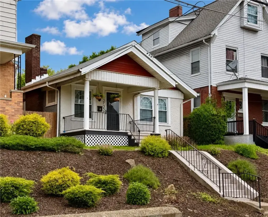 3735 Hiawatha Street , Brighton Heights