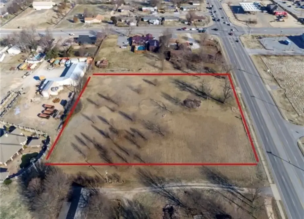 3722 Old Missouri Road, Springdale