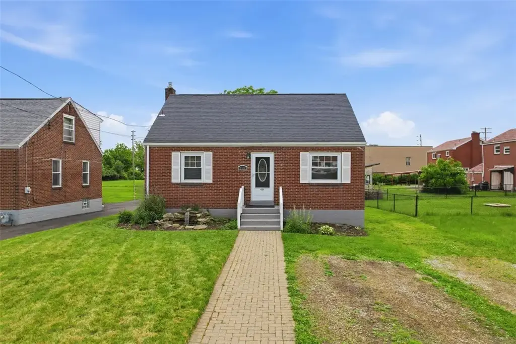 2514 Alberta Circle , West Mifflin