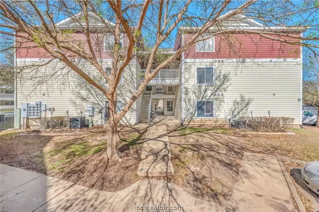 521 Southwest Parkway 103, College Station