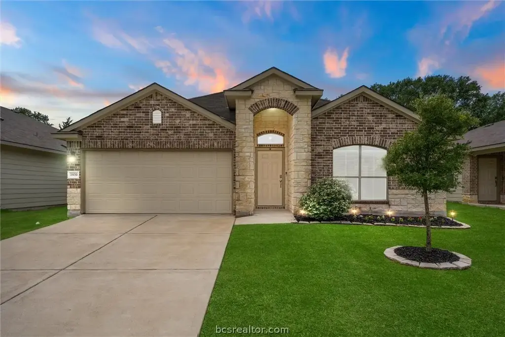1939 Thorndyke Lane, Bryan
