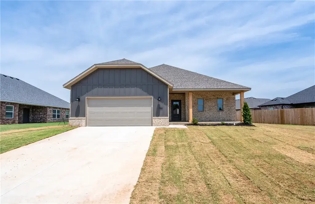 108 W Pitts Street, Farmington