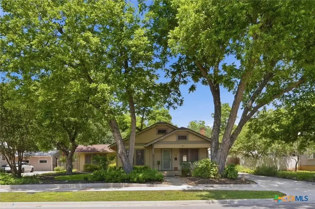 1120 W Hopkins Street, San Marcos