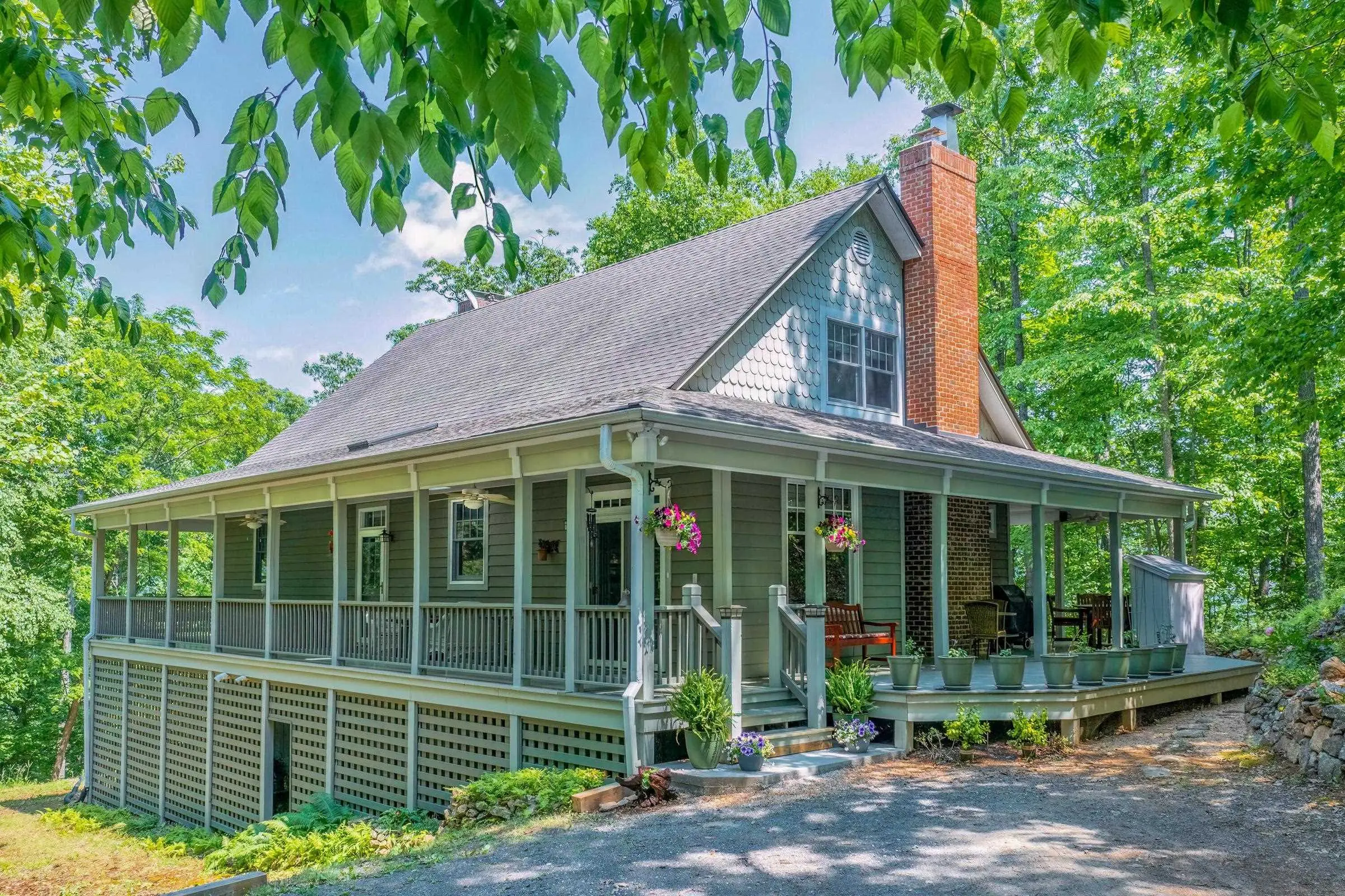 151 Stoneybrook Rd, Amherst