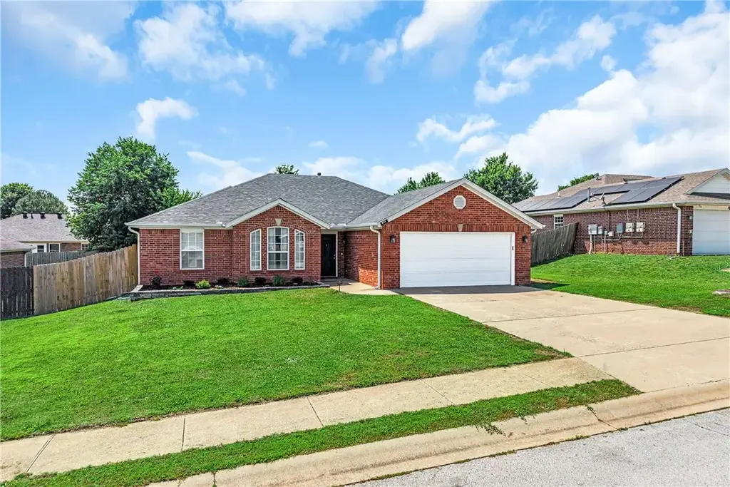 511 Dewberry Lane, Centerton