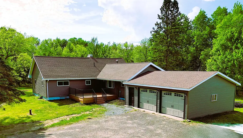 W9902 Flohr Road, Ladysmith