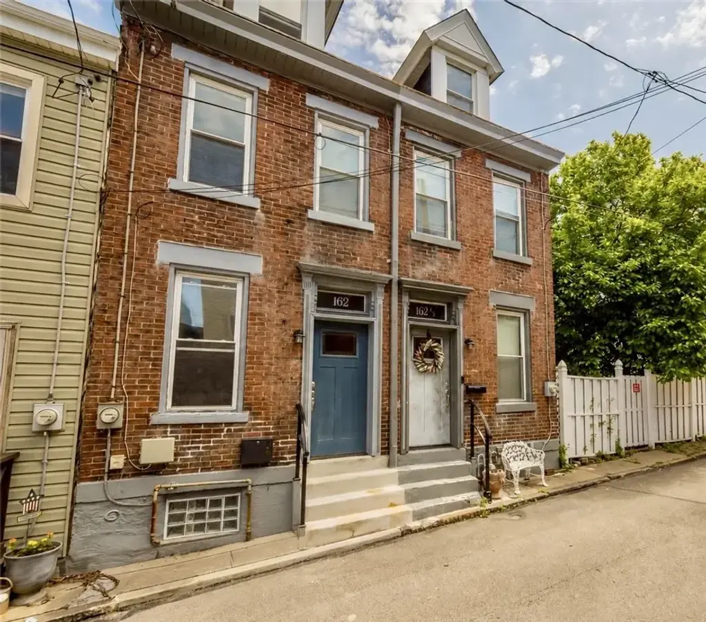 162 1/2 Locarna Way, Lawrenceville
