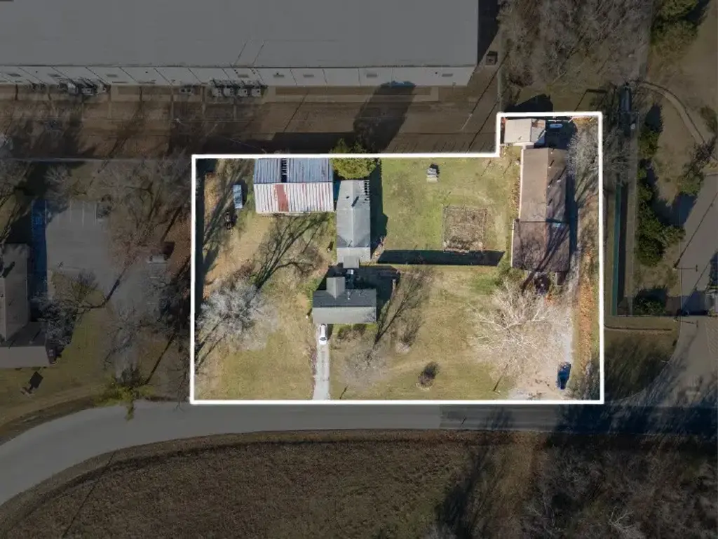 111 Bear Hollow, Pineville