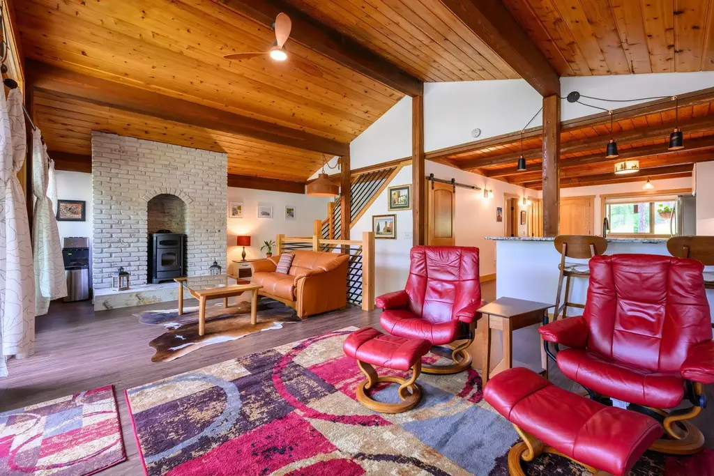 346 Crystal Lakes Drive, Eureka