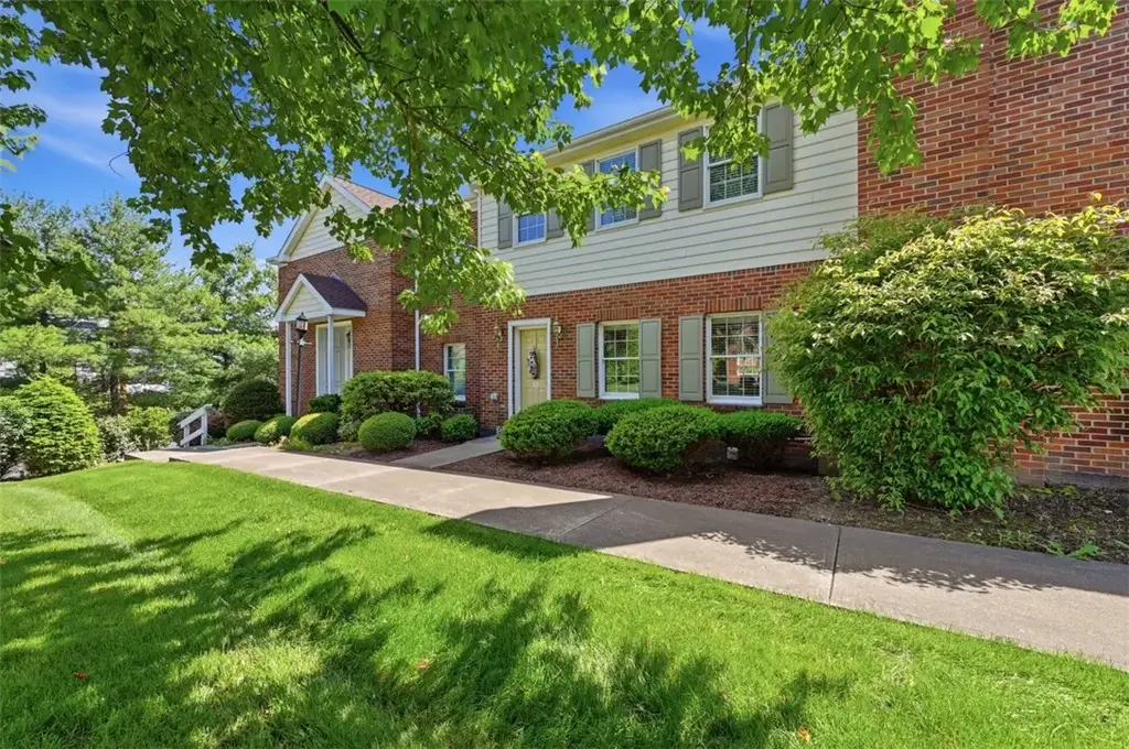 201 Boxwood Court , Peters