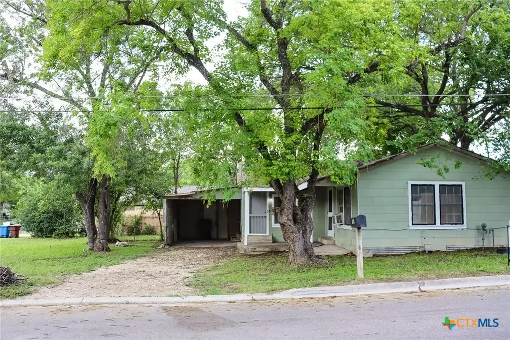 803 3rd Street, Lockhart