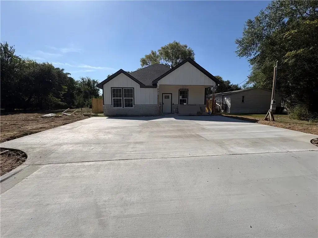 2405 Southside Drive, Bryan