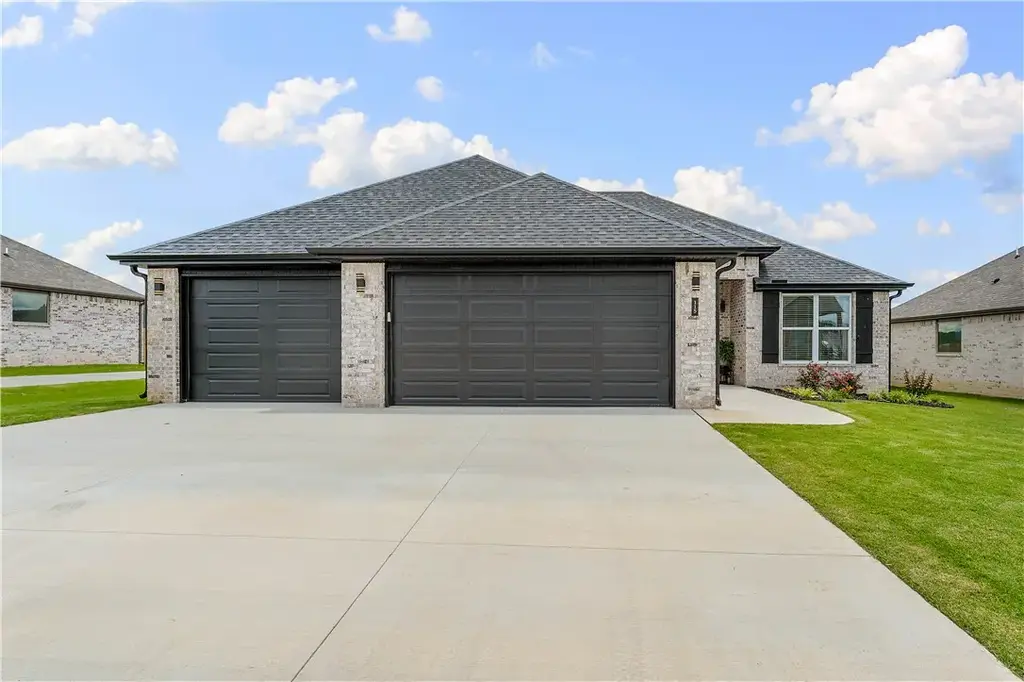 115 S Eagle Mountain Street, Prairie Grove