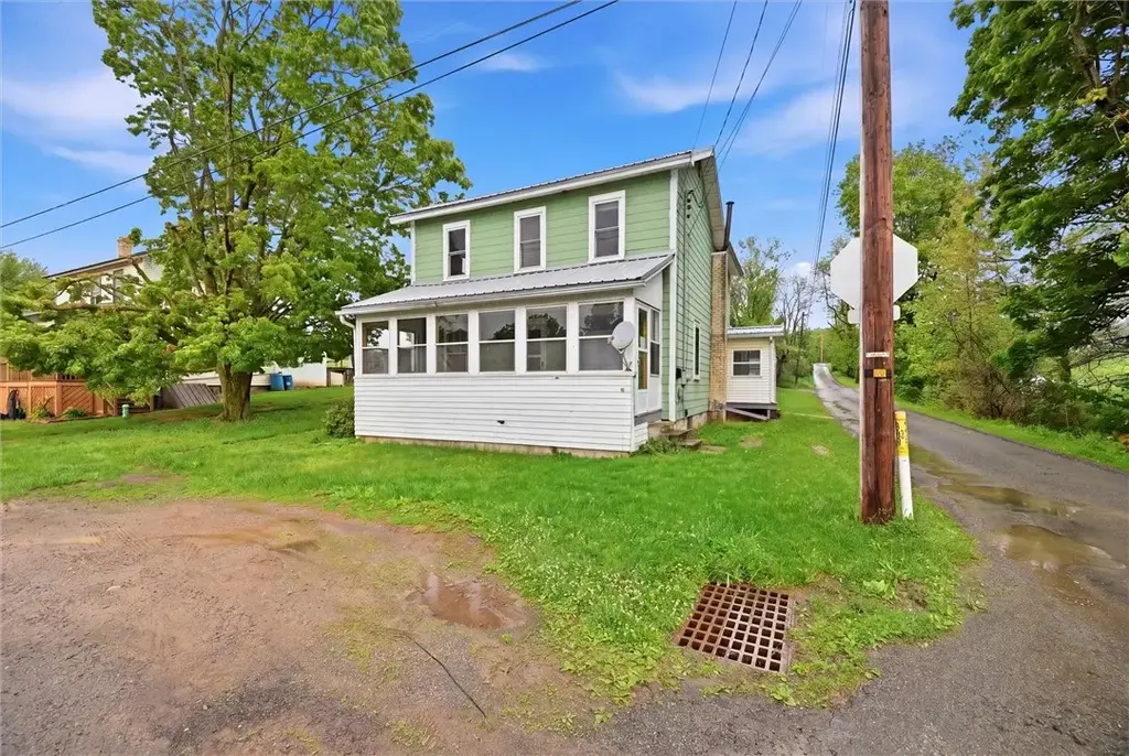 3995 Maple Street , Hawthorne