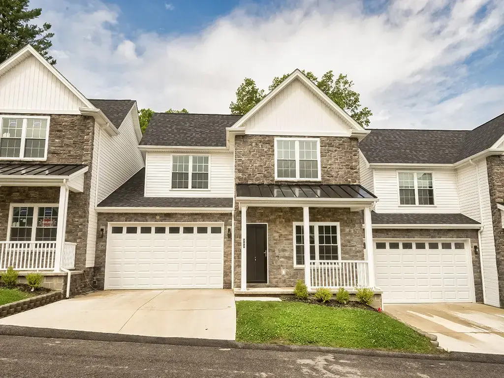 202 Willow Lane , Chippewa