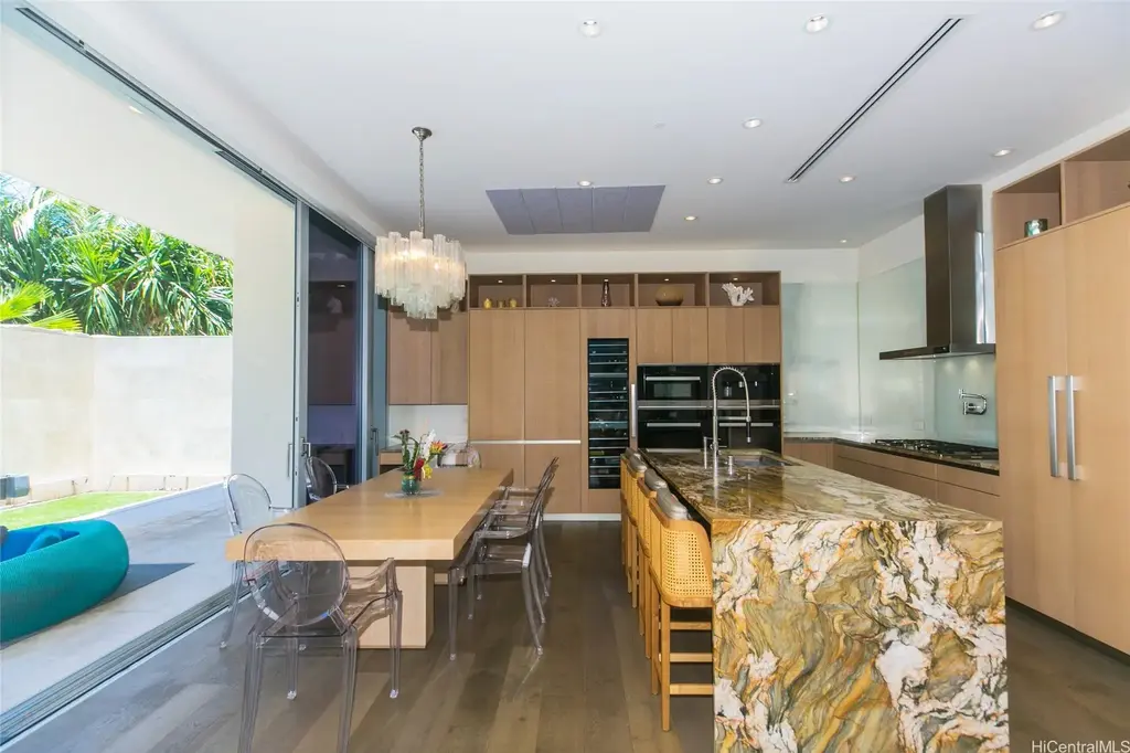 (unit #2) 1118 Ala Moana Boulevard, Honolulu