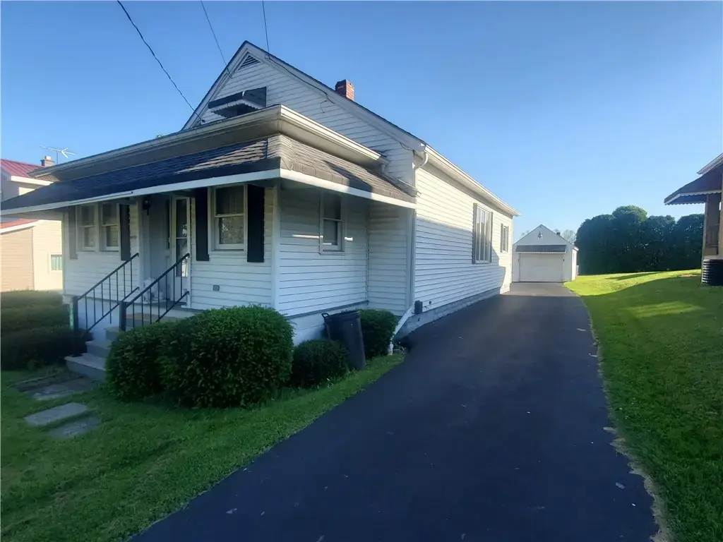 2056 Oak Drive , Manor