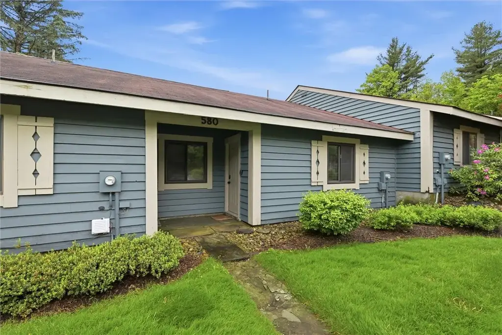 580 Maple Court , Hidden Valley