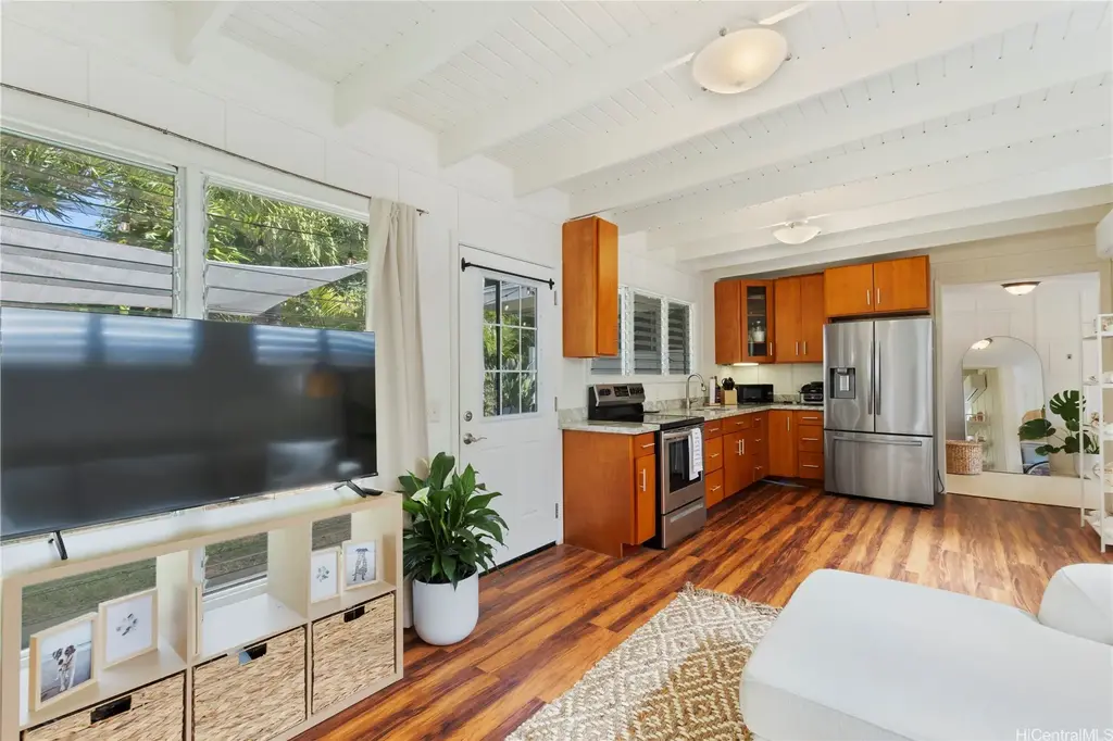 678 Kihapai Street # D, Kailua