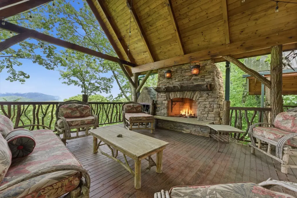 407 Forest Ridge Road, Cashiers