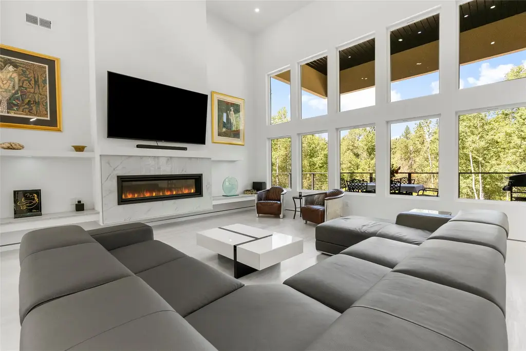 829 Pheasant Run, Hamilton