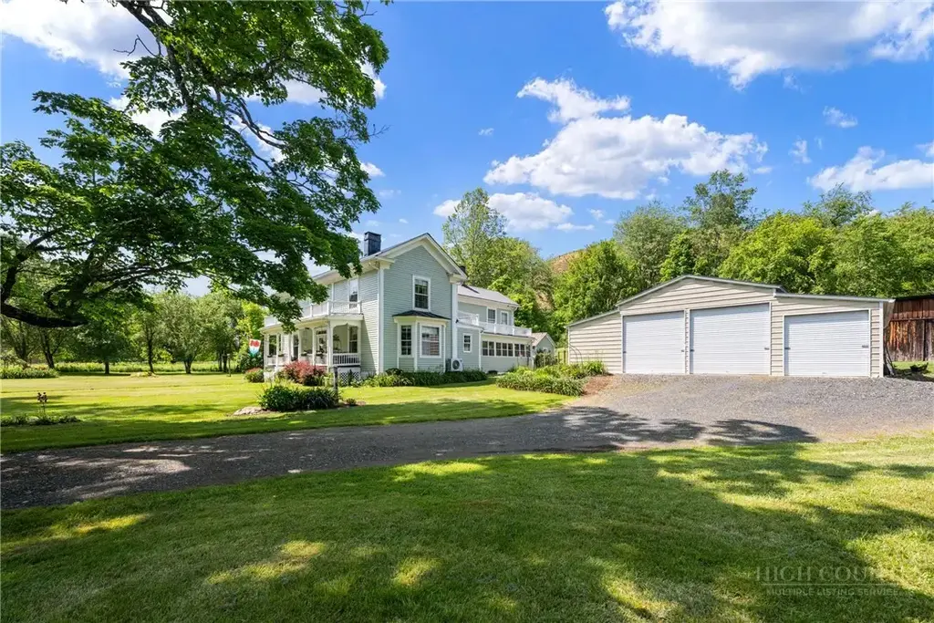 16215 N North Carolina Highway 194, Lansing