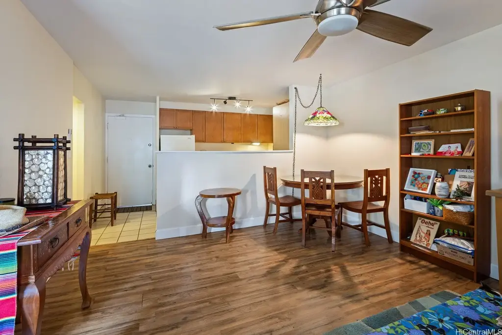 (unit #504) 411 Kaiolu Street, Honolulu