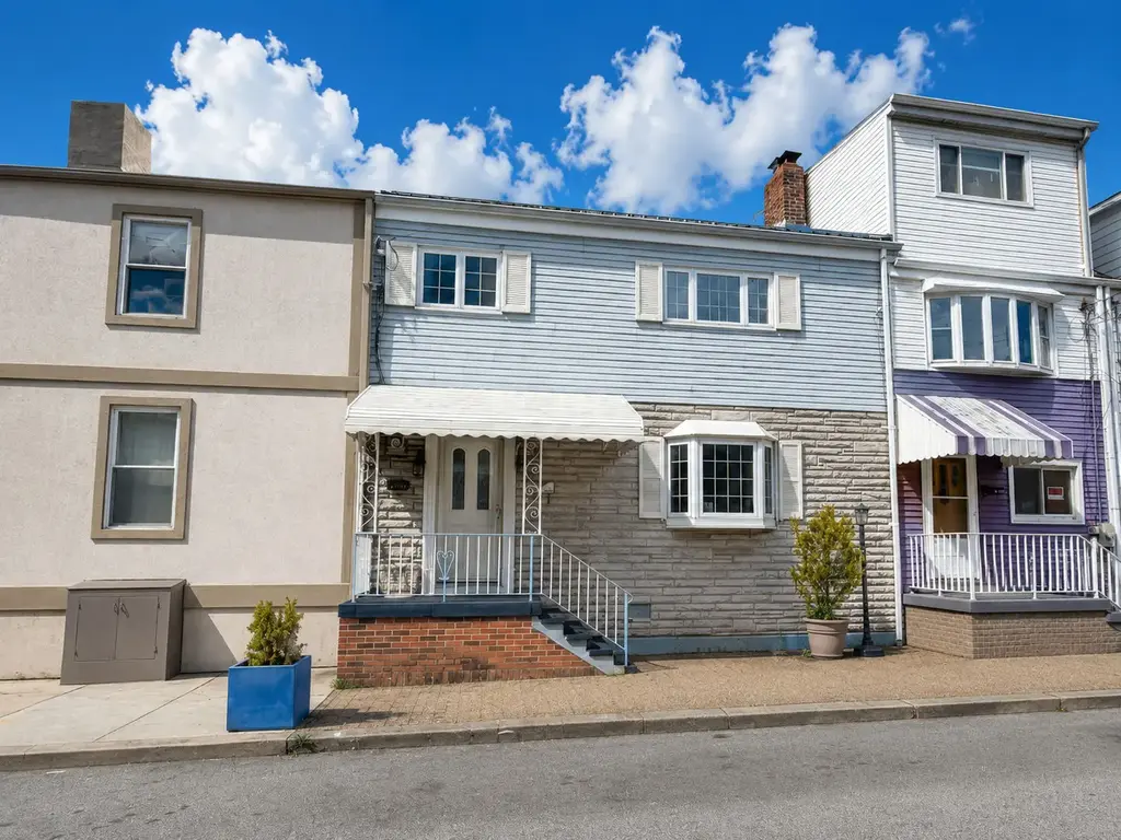 1305 Bingham Street, South Side