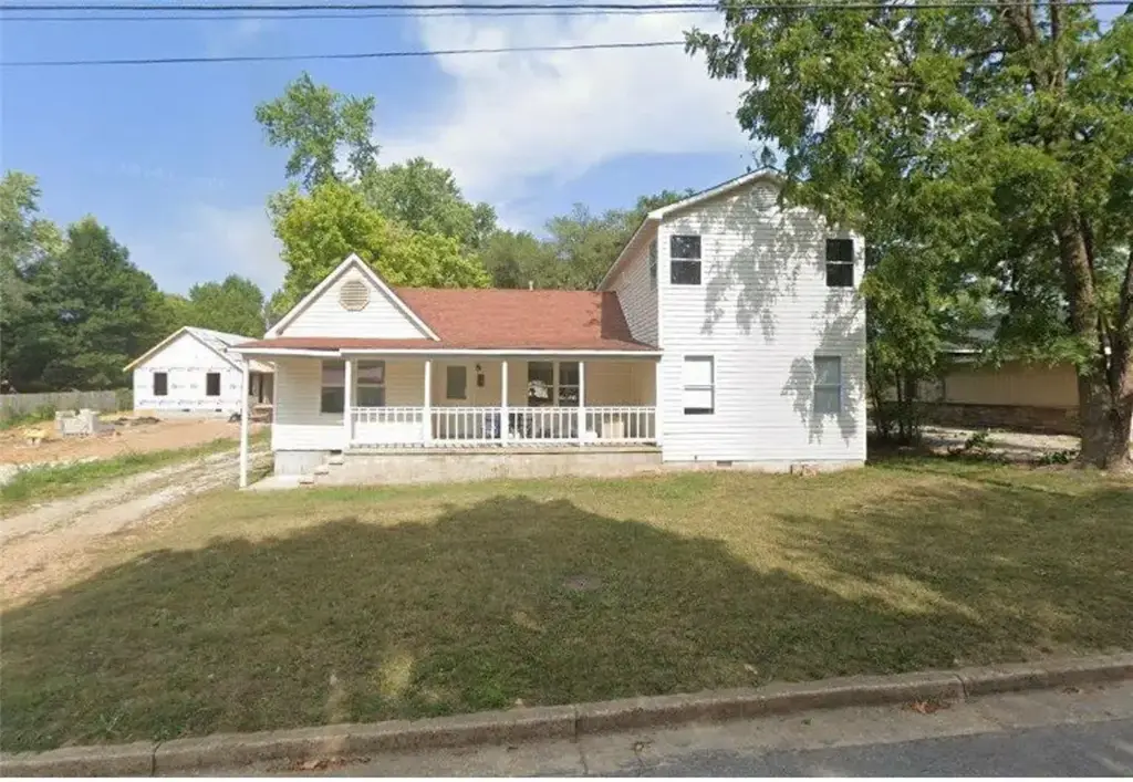 309 Douglas Street, Berryville
