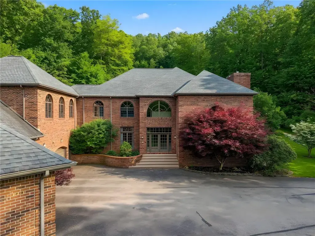 529 Edgewood Avenue, White
