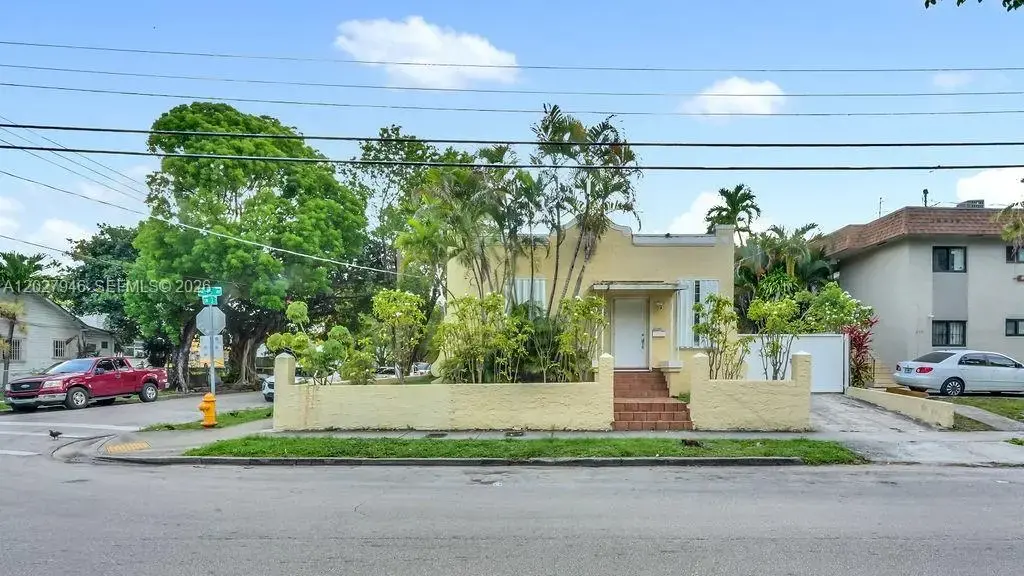 242 Sw 15th Ave, Miami