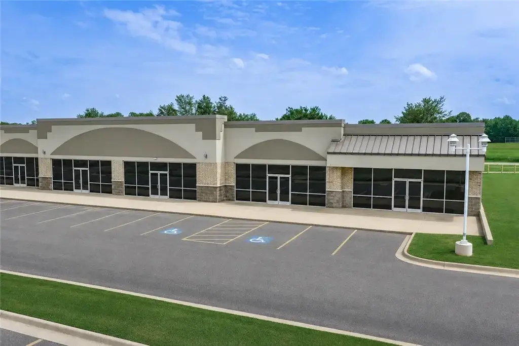 1400 Se Walton Boulevard Suite 2-8, Bentonville