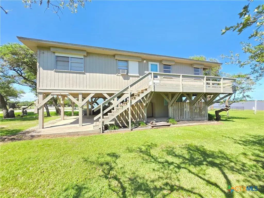 2182 W Bayshore Drive, Palacios