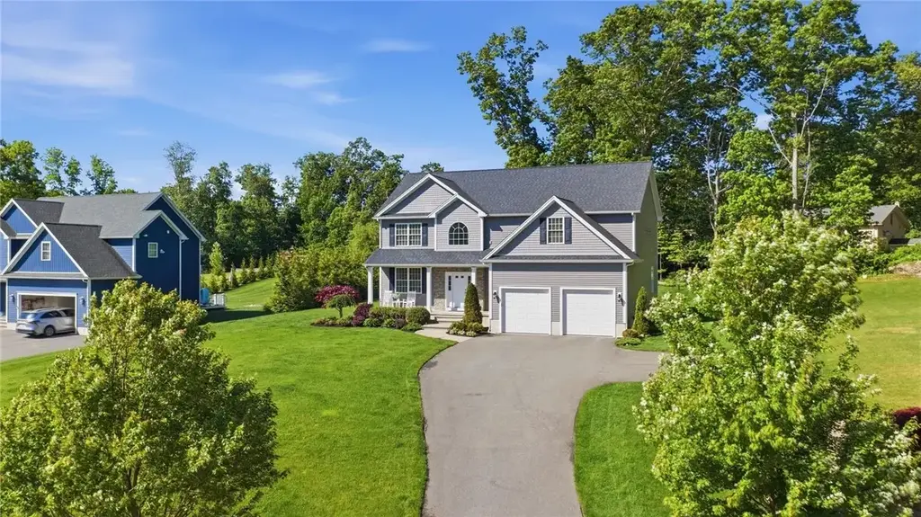 12 Hidden Hills Dr, Seekonk