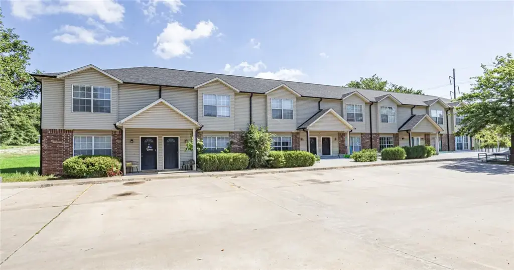856-898 S Curtis Avenue, Fayetteville