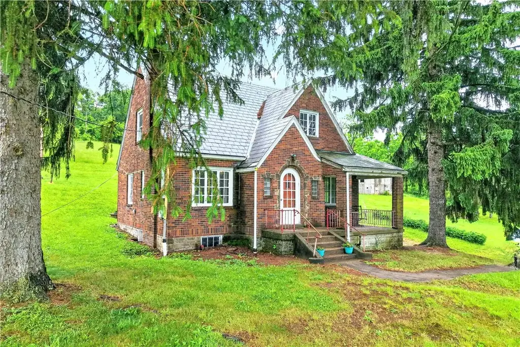 900 Washington Road, South Strabane