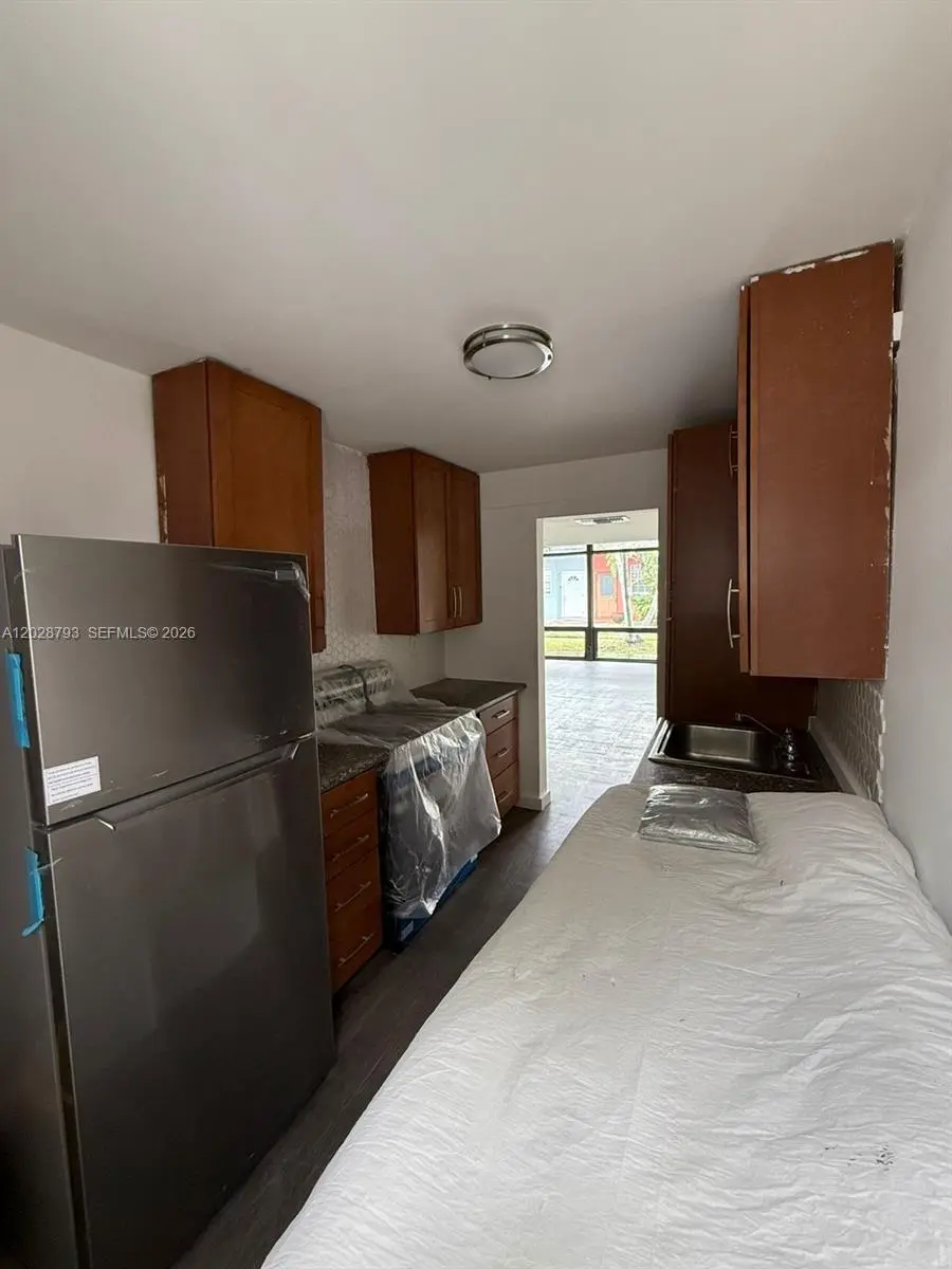 3 of 12 - 14310 Ne 5th Place, Miami, FL