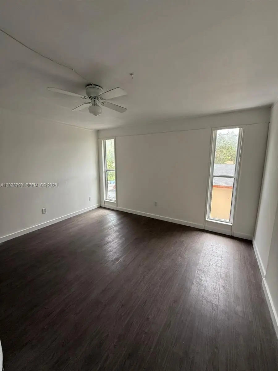 4 of 12 - 14310 Ne 5th Place, Miami, FL