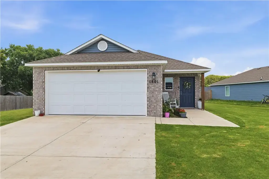 1801 E Annette Drive, Siloam Springs
