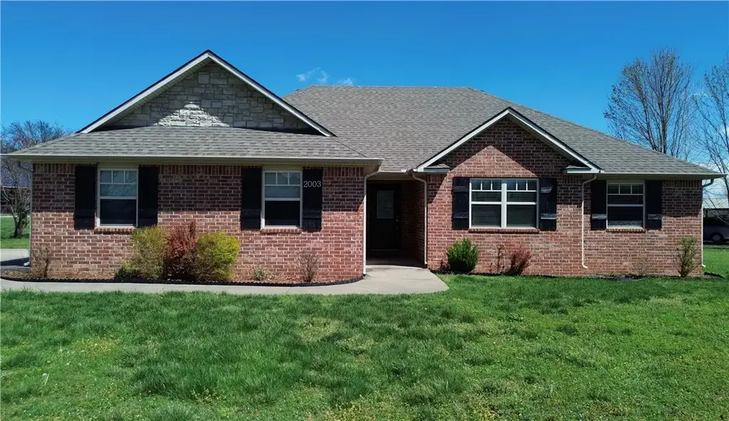 2003 Estates Drive, Grove