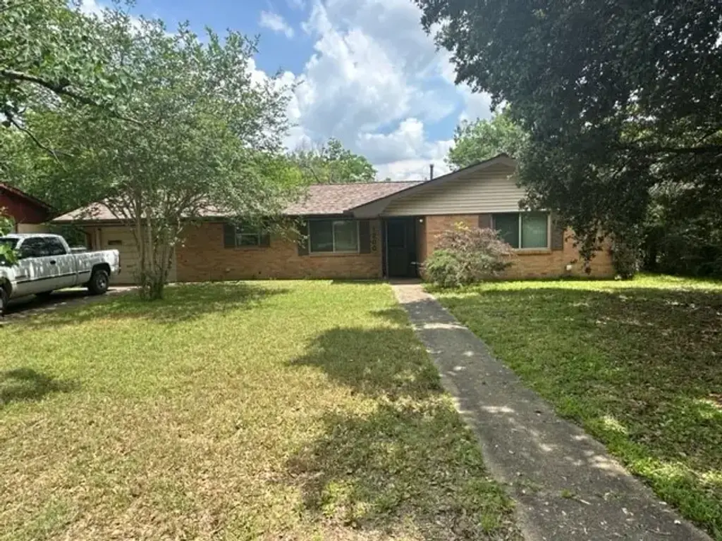 1200 Village Drive, College Station