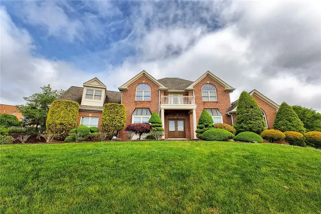 33 Hawthorne Lane , Irwin