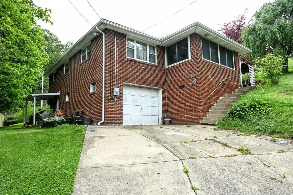 950 Tourman Street, South Versailles