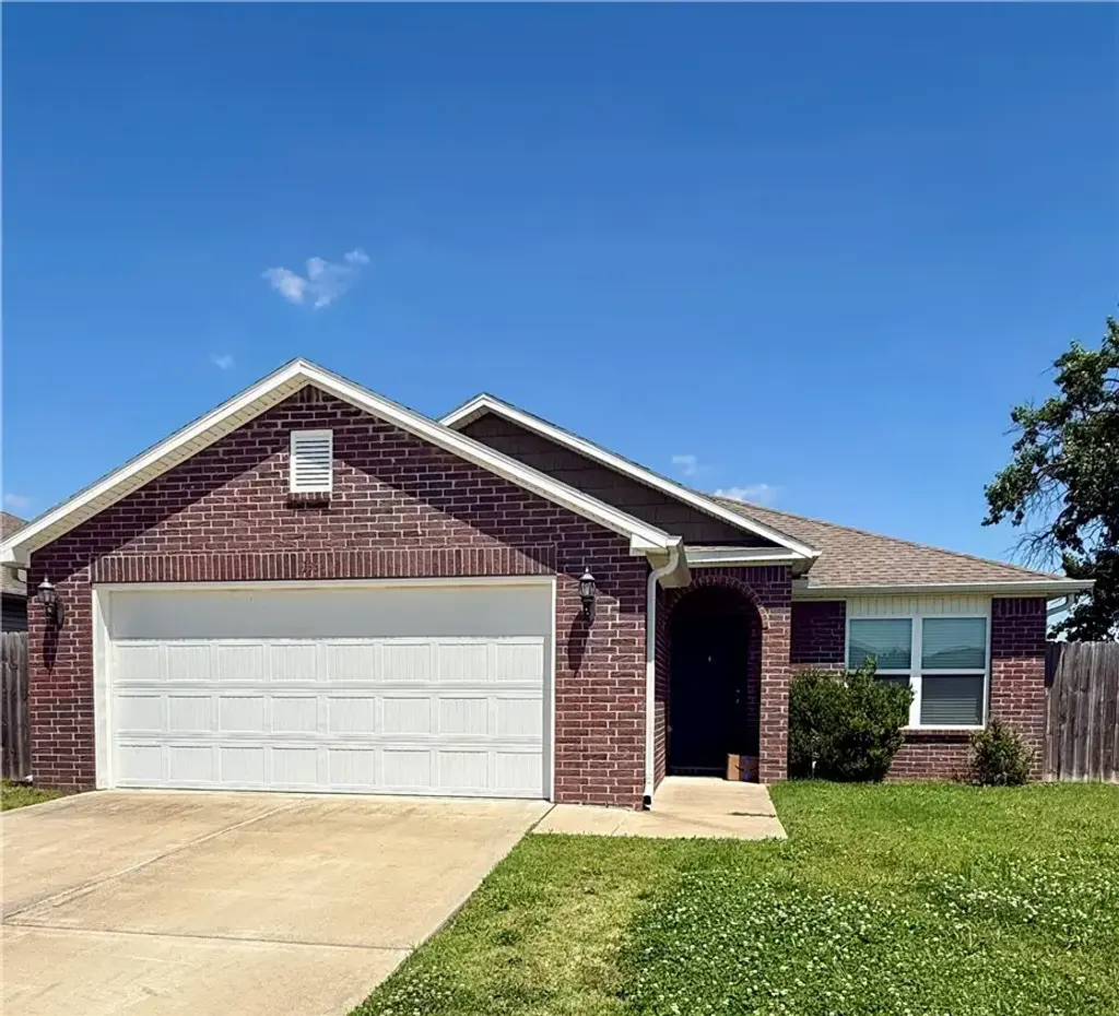 1334 S Kingfisher Lane, Fayetteville