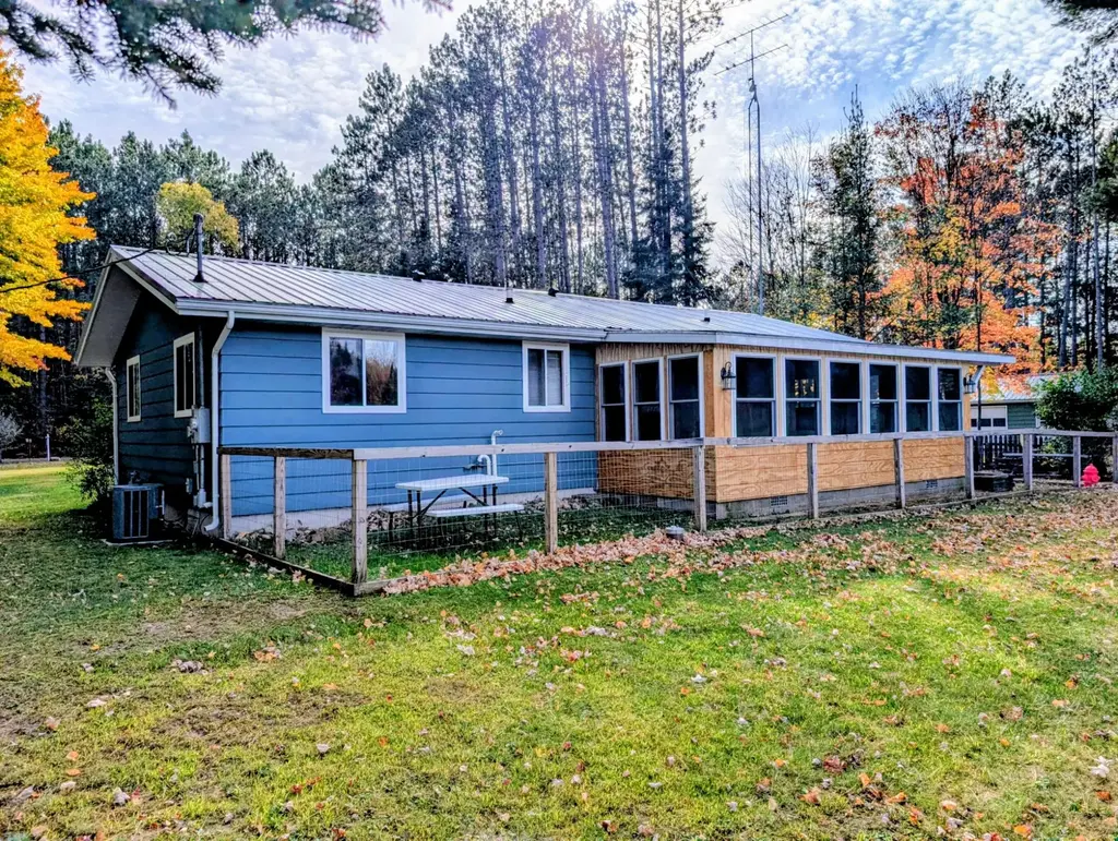 N11068 Pine Tree Ln, Phillips