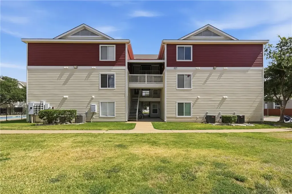 527 Southwest Parkway 203, College Station